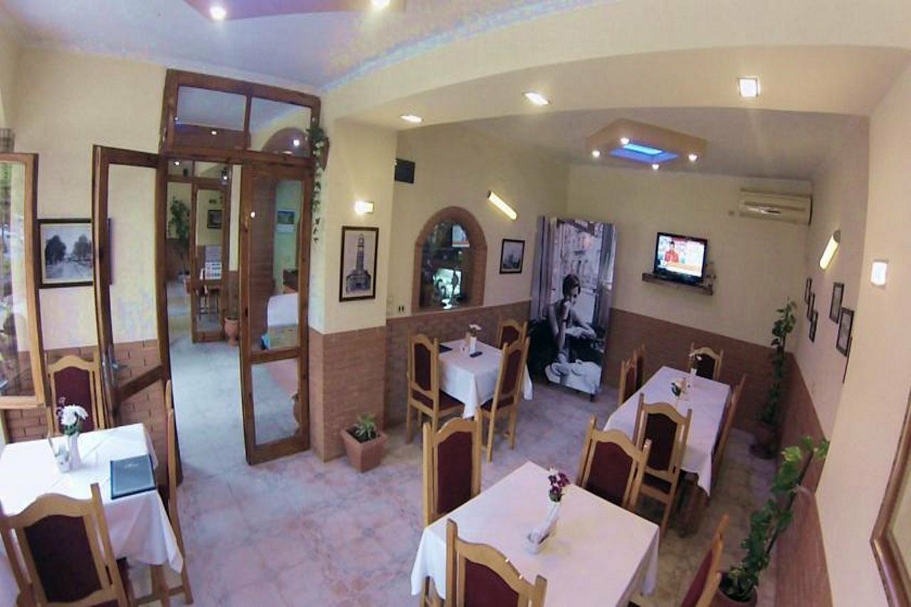 Hotel 4 Stinet Vlore Exterior photo