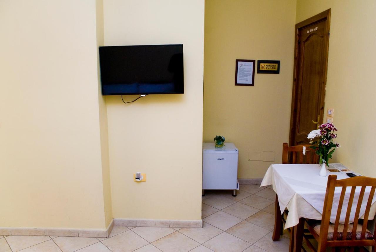 Hotel 4 Stinet Vlore Exterior photo